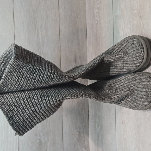 Ugg Australia Women Gray Knit Sweater Winter Button-Up Boots Shoes Sz 10 - Picture 1 of 8